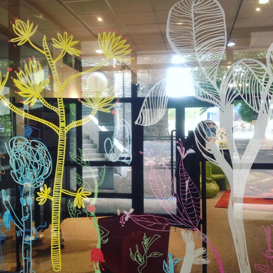 ATELIER «DESSIN SUR VITRE»